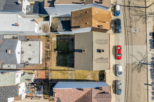 Building Photo - 2015 Jane St