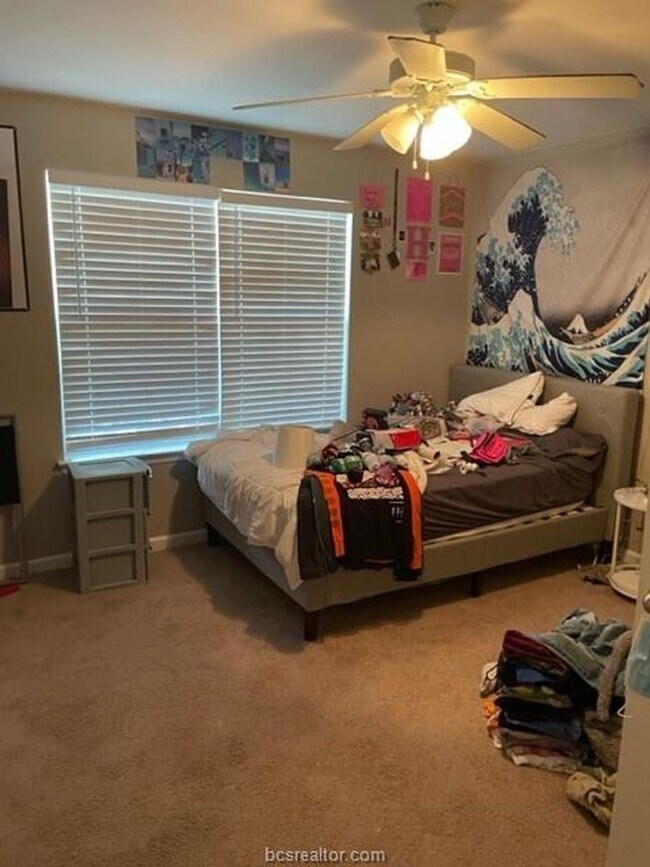 Building Photo - July Move-In! Spacious 3 Bedroom/3 Bathroo...