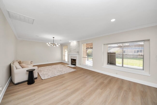 Building Photo - 811 Childers Ct