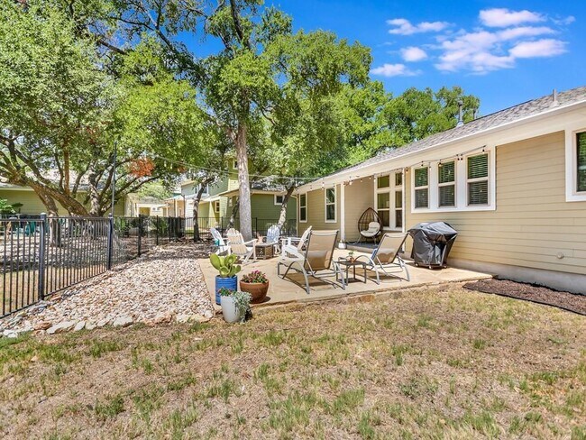 Building Photo - 11205 Avery Station Loop