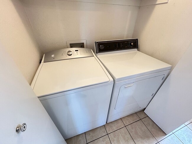 Building Photo - Beautiful single story- 3Bed/2Bath home lo...