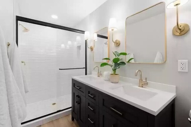 Building Photo - Amazing single level home in Lake of the P...