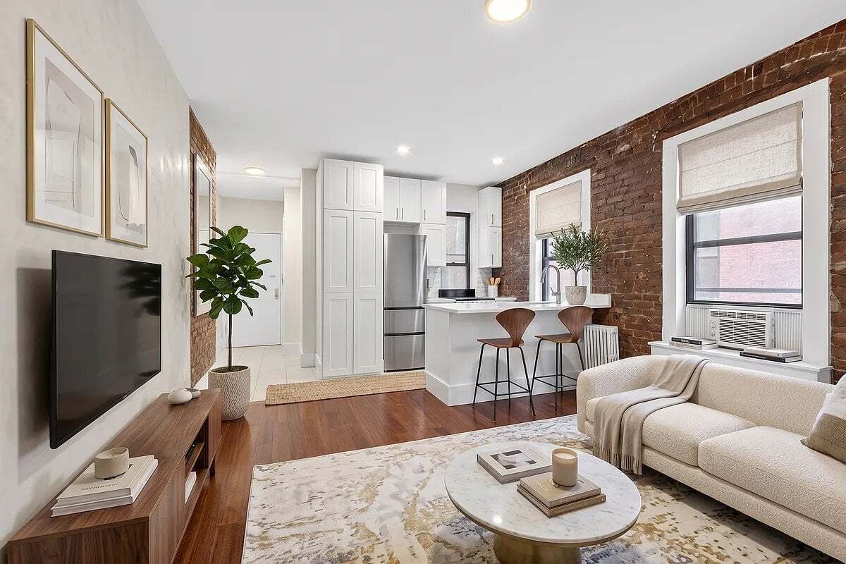 Building Photo - 7 Carmine St