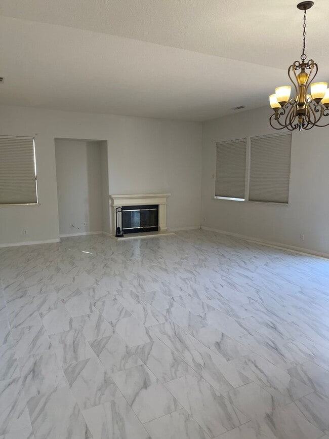 Building Photo - 5-Bedroom, 3-Bathroom Home for Rent on 1-A...