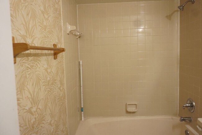 Building Photo - 5492 Pinehaven Ct