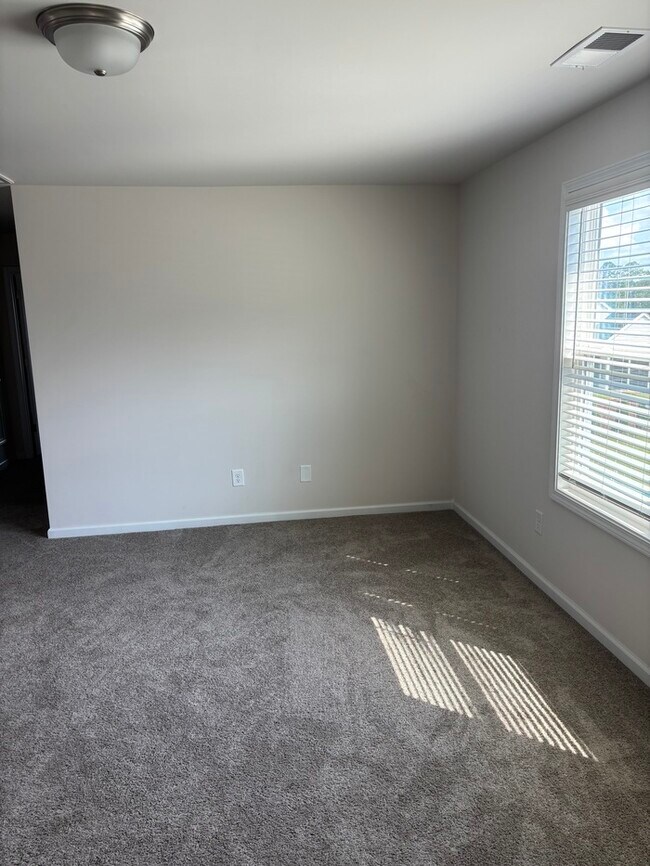 Building Photo - 28 Harvest Moon Dr