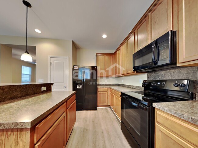 Building Photo - 8821 Shadowglen Dr