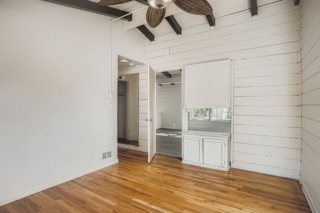 Building Photo - Charming Ranch Home with Spacious Yard and...