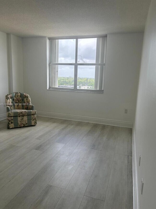 Building Photo - 11111 Biscayne Blvd