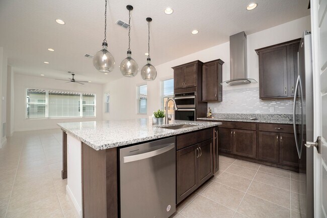 Building Photo - Stunning  MOVE-IN READY TOWNHOME in. Exqui...