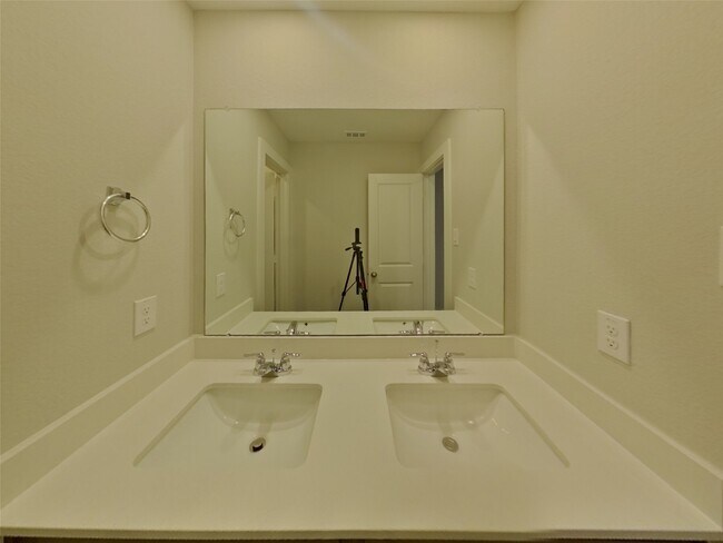 Building Photo - 4914 San Fabiano Ct