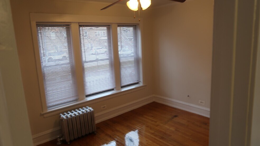 Building Photo - 4015 W Melrose St