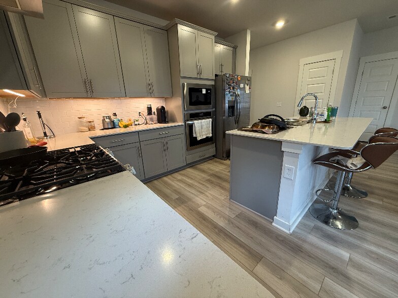 Building Photo - 845 Nightingale Ave