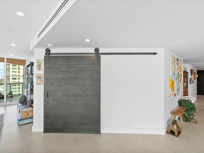 Building Photo - 3370 Hidden Bay Dr