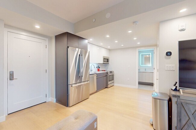 Building Photo - 932 Broadway