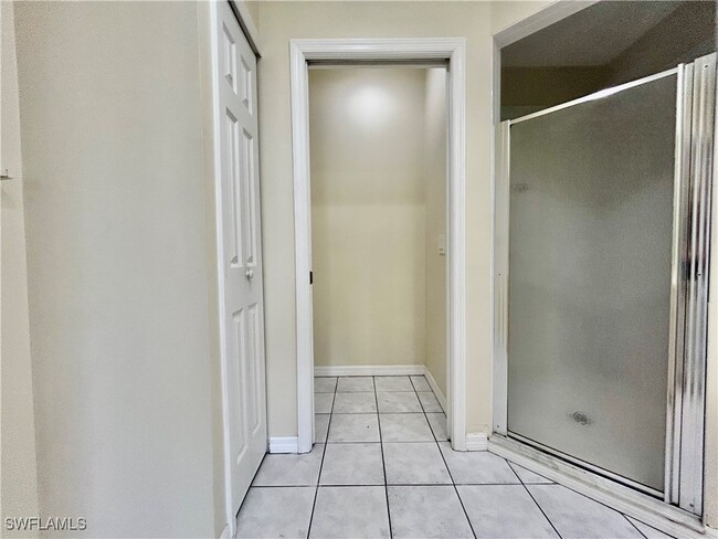 Building Photo - 909 SW 47th Terrace