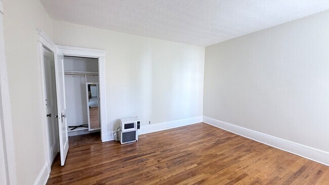 Primary Photo - 15 Parkman St