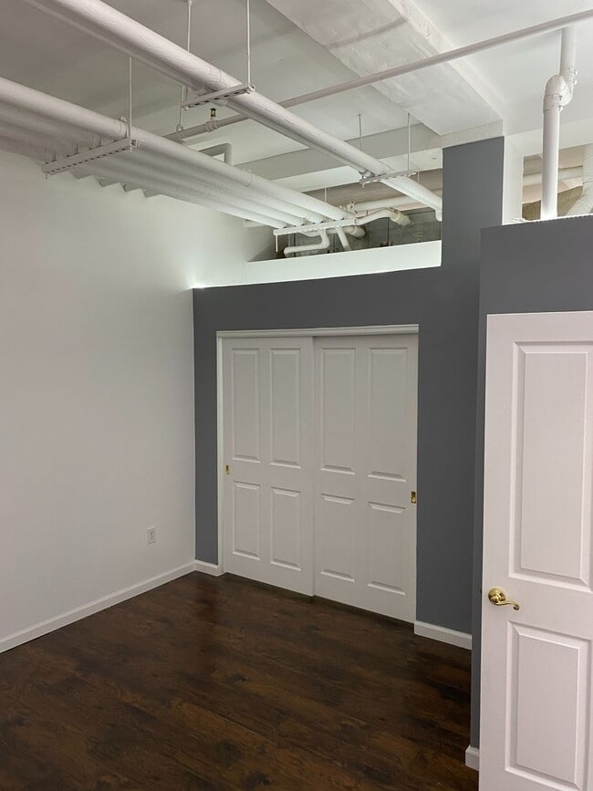 Building Photo - 2 Bedroom Downtown Denver Loft w/ Parking Spot! Available April 1st!