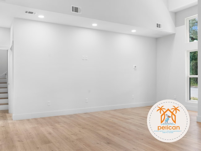 Building Photo - Striking 2BR / 2BA Home with Soaring Vaulted Ceilings