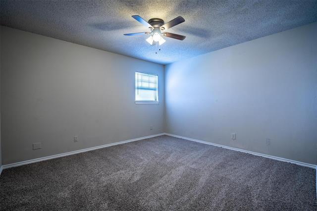 Building Photo - 4212 Village Green Dr