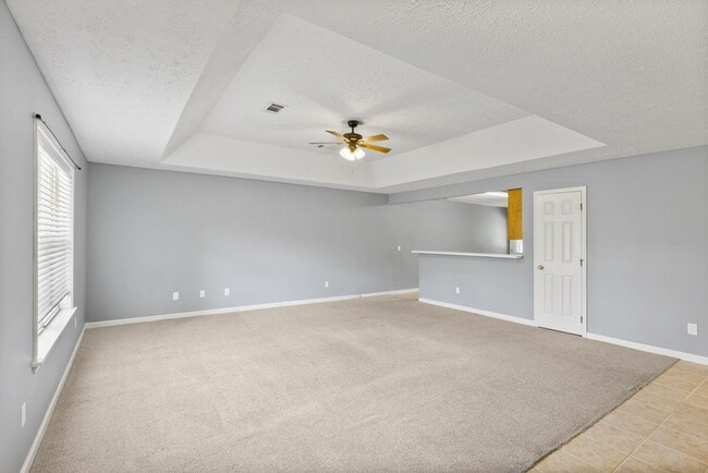 Building Photo - Now Available! 3 Bed 3 Bath Duplex