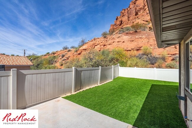 Building Photo - 3 Bedroom Home with Red Rock Views and Community Pool