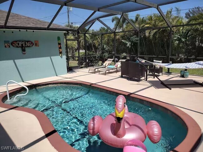 Building Photo - 2705 SW 11th Pl