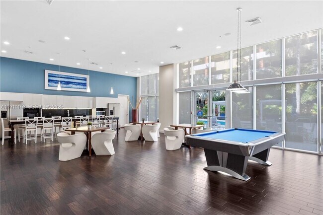 Building Photo - 2775 NE 187th St