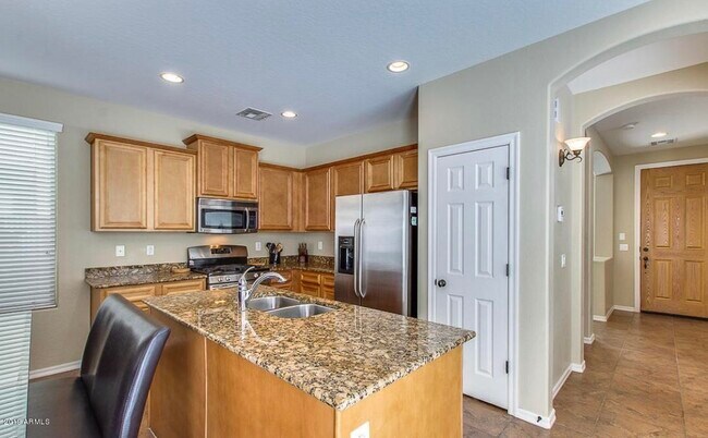 Building Photo - 14582 W Port Royale Ln