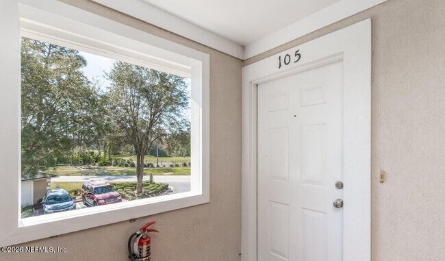 Building Photo - 13727 Richmond Park Dr N