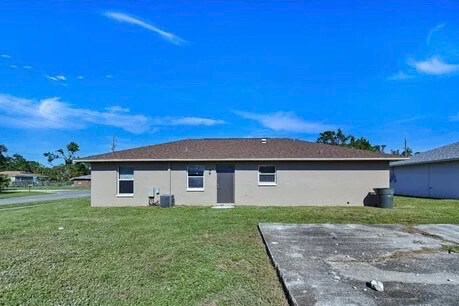 Building Photo - 2410 High Hollow Dr