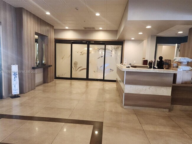 Building Photo - 3701 N Country Club Dr