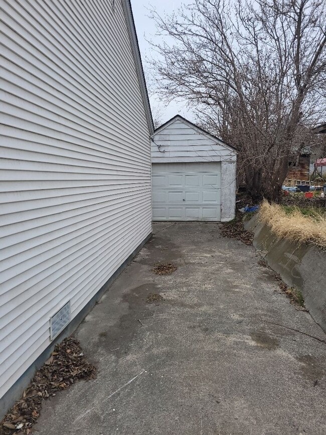 Building Photo - Quaint 2 bed