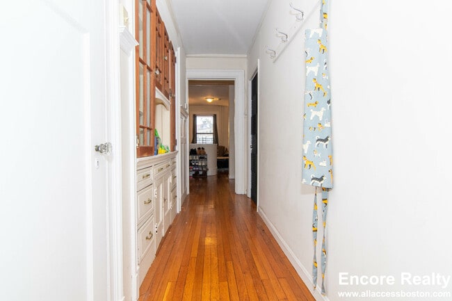 Building Photo - 448 Park Dr