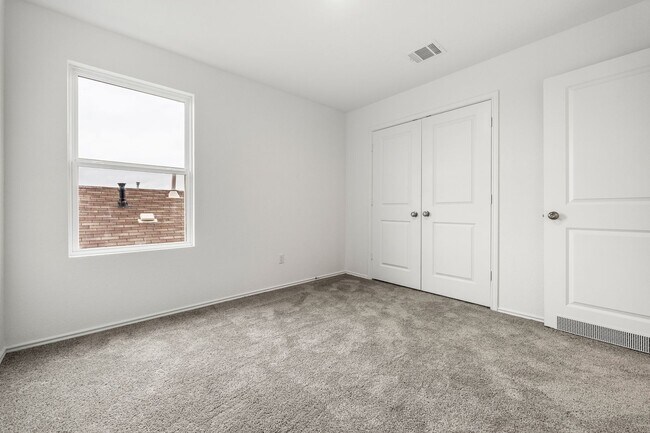 Building Photo - Charming 4BR/2BA in St. Hedwig – Open Floor Plan & Private Backyard