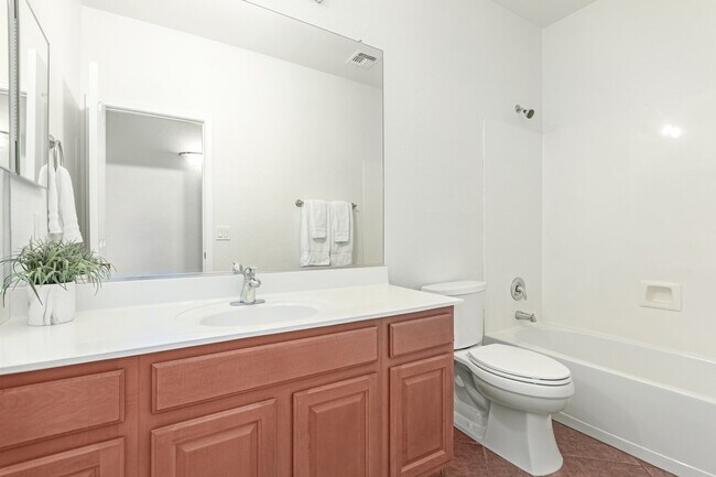 Building Photo - 4384 E Cherry Hills Dr