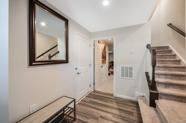 Building Photo - 6616 Pathfinder Wy