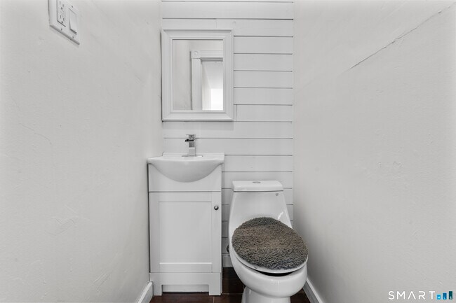 Building Photo - 394 Gregory St