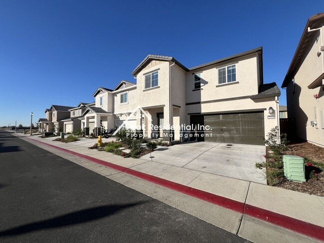 Building Photo - Updated Lincoln 4bd/2.5ba House With 2 Car...