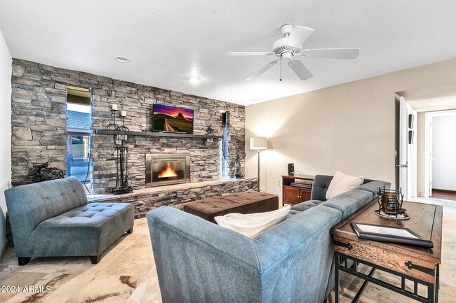Building Photo - 8532 E San Bruno Dr