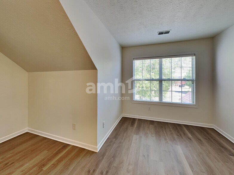 Building Photo - 614 Worthington Pl