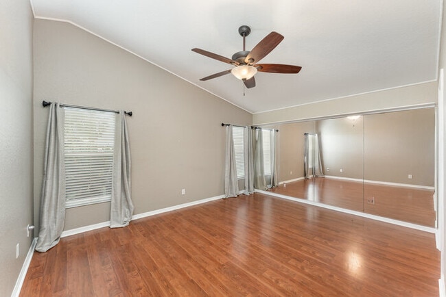 Building Photo - Home For Rent in Rivercrest!