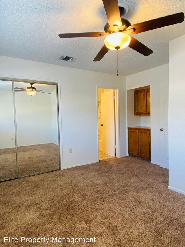 Building Photo - 3 br, 2.5 bath House - 247 E Upjohn Ave