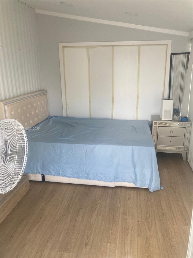 Building Photo - 310 NE 45th Pl