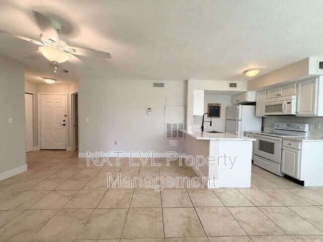 Building Photo - 12560 Equestrian Cir