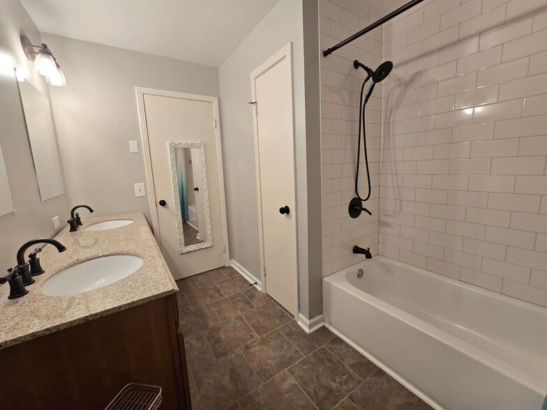 Building Photo - 146 Cranwill Dr