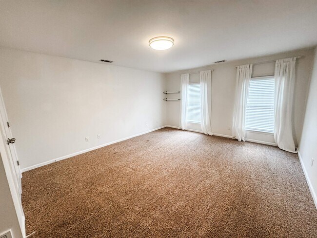 Building Photo - 705 Cotham Dr