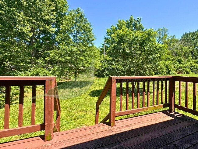 Building Photo - SPACIOUS TOWNHOME WITH GARAGE!!!