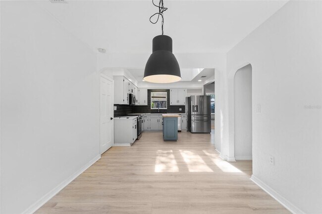 Building Photo - 4939 Woodland Dr