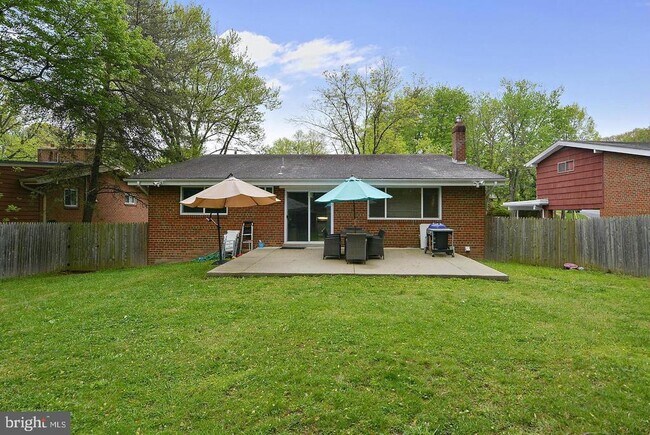 Building Photo - 717 Hillsboro Dr